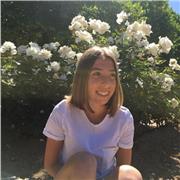 Diplomata al liceo linguistico e attualmente residente in Spagna